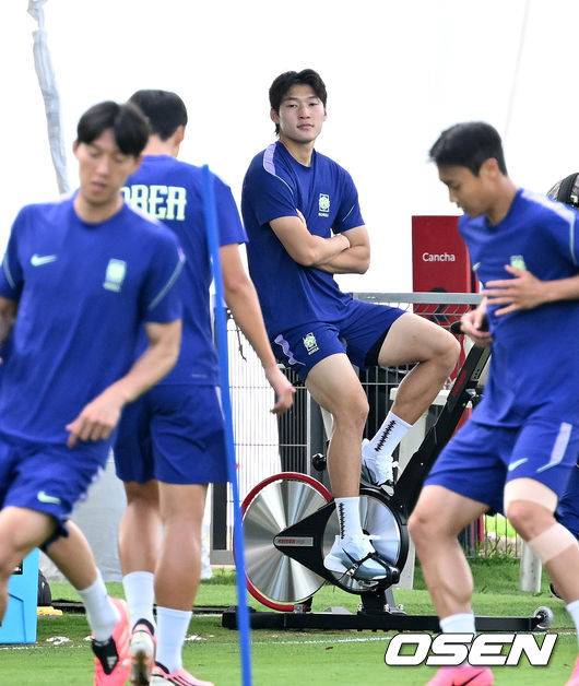 덤덤한 표정으로 구슬땀 흘리는 배준호