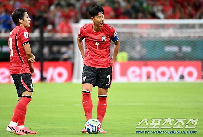 12일(한국시각) 멕시코 과달라하라 사포판의 에스타디오 과달라하라에서 열린 2026 북중미월드컵 대한민국과 체코의 경기. 손흥민과 이강인이 프리킥을 준비하고 있다. 사포판(멕시코)=허상욱 기자wook@sportschosun.com/2026.06.12/