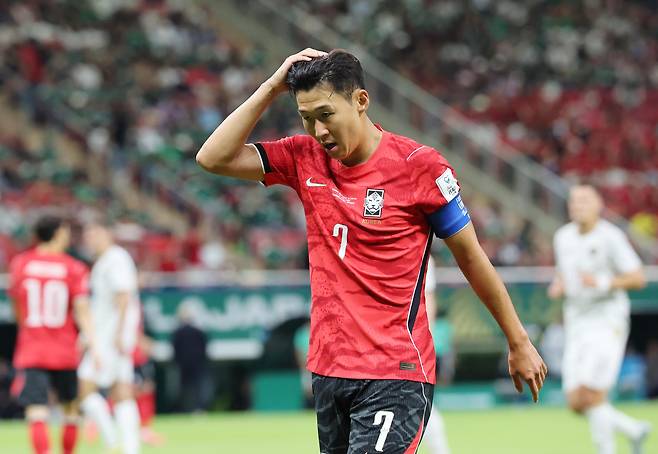 대한민국 축구국가대표팀 손흥민이 11일 멕시코 할리스코주 사포판 과달라하라 스타디움에서 열린 2026 북중미 월드컵 A조 조별리그 1차전 대한민국과 체코의 경기에서 아쉬워하고 있다. /뉴스1