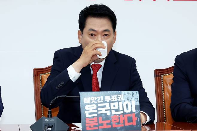 11일 서울 여의도 국회에서 열린 최고위원회의에 참석한 장동혁 국민의힘 대표. 장진영 기자