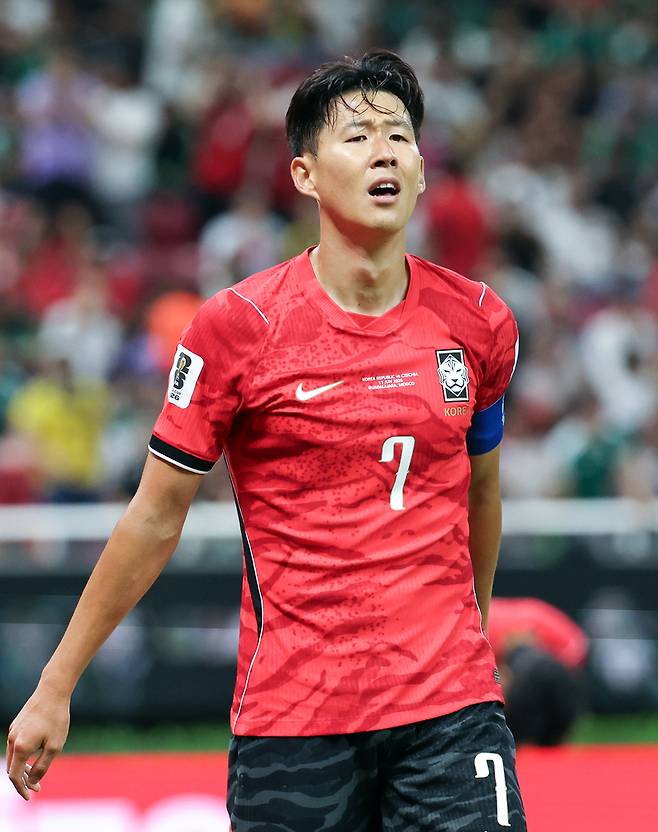 ▲ 11일(현지시간) 멕시코 사포판 과달라하라 스타디움에서 열린 2026 북중미 월드컵 A조 1차전 한국과 체코의 경기에서 손흥민이 슛이 빗나가자 아쉬워하고 있다.연합뉴스