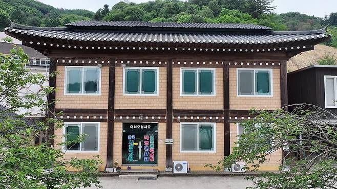 경기 가평군 가평읍 하색리의 한 근린생활시설·주택이 오는 24일 경매에 부쳐진다. 해당 건물은 1층은 영업시설, 2층은 주택으로 사용 가능하다. 이건욱 PD