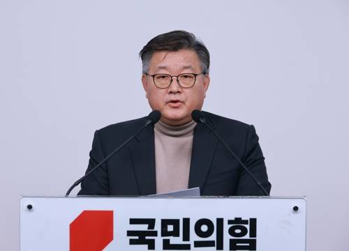 국민의힘 당무감사위, 김종혁 당원권 정지 2년 권고 국민의힘 당무감사위, 김종혁 당원권 정지 2년 권고 (서울=연합뉴스) 신현우 기자 = 국민의힘 이호선 당무감사위원장이 16일 서울 여의도 국민의힘 중앙당사에서 김종혁 전 최고위원에 대한 당원권 정지 2년 권고 결정과 관련해 설명하고 있다. 2025.12.16 nowwego@yna.co.kr (끝) <저작권자(c) 연합뉴스, 무단 전재-재배포, AI 학습 및 활용 금지>