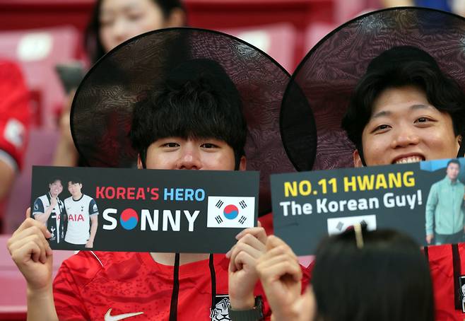 11일(현지시간) 멕시코 과달라하라 스타디움에서 열린 2026 북중미 월드컵 조별리그 A조 대한민국과 체코의 경기에서 대한민국 팬이 손흥민과 황희찬을 응원하는 플랜 카드를 들고 있다. 로이터연합뉴스