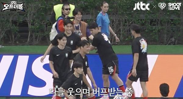 이강인 이후 기성용을 찾은 한국 대표팀 선수들. ⓒ유튜브 채널 슛포러브