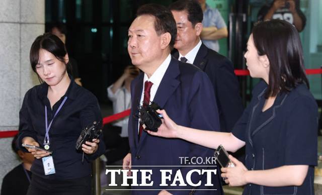 반란 우두머리 혐의를 받는 윤석열 전 대통령의 종합특검 조사가 약 9시간 만에 끝났다. /뉴시스