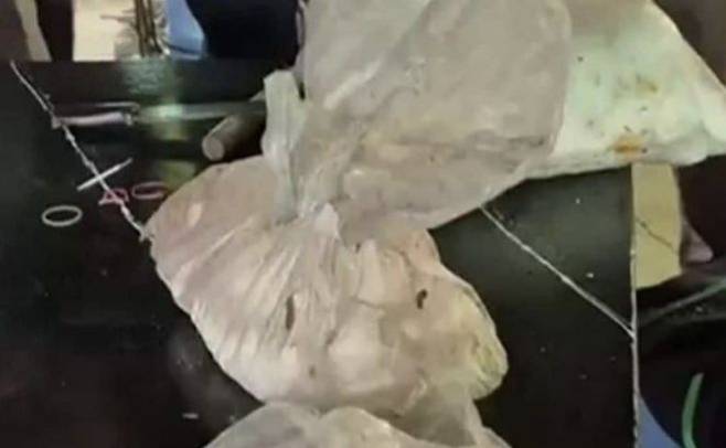 태국의 한 식당에서 손님들이 정체불명의 가루를 넣은 국수를 먹고 집단으로 병원에 입원하는 사건이 발생했다. 더타이거 캡처