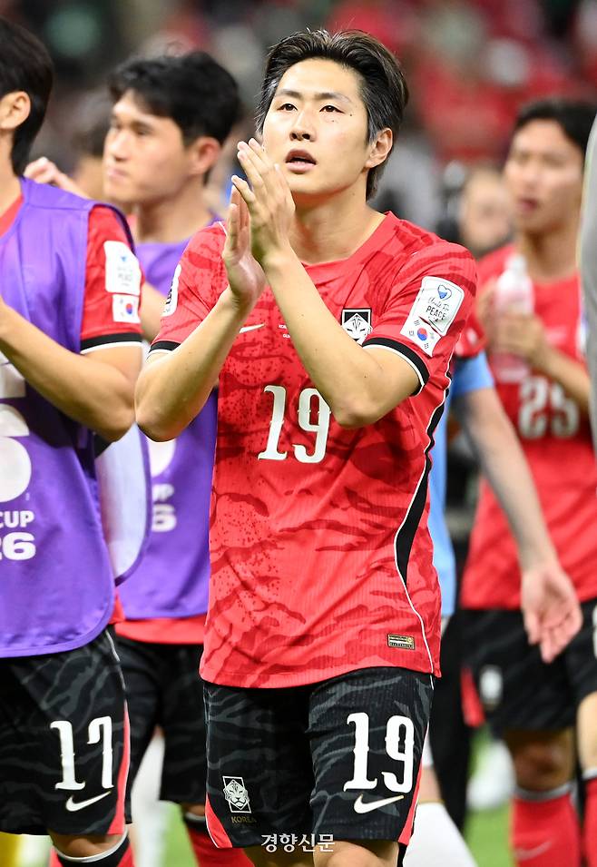 12일(한국시각) 멕시코 과달라하라 사포판의 에스타디오 과달라하라에서 열린 2026 북중미월드컵 대한민국과 체코의 경기. 대한민국이 2대1로 승리했다. 이강인이 팬들에게 인사하고 있다. 2026.06.12 사포판(멕시코)=사진공동취재단