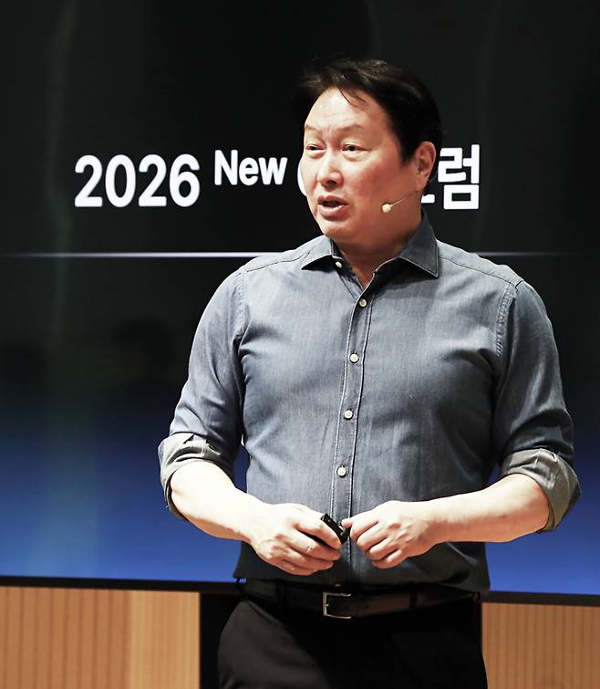 최태원 SK그룹 회장이 13일 경기 이천시 SKMS 연구소에서 열린 '2026 New 이천포럼'에서 발언을 하고 있다/사진제공=SK그룹