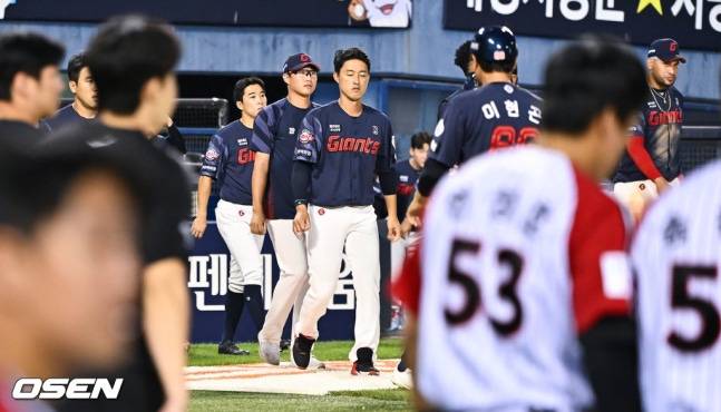 '꼴데' 현실됐다! 롯데, 만루 찬스 날리고 '폭투' 등 자멸하며 최하위 추락→키움에도 밀렸다