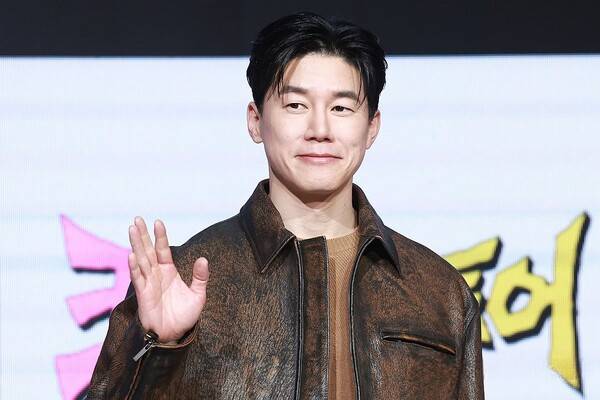 '참교육'을 통해 '한국의 존 시나'라는 별명을 얻은 배우 김무열. 연합뉴스