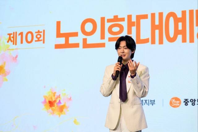 15일 가수 김용빈이 ‘팬앤스타’ 트로트 랭킹 1위에 올랐다. /유선수엔터테인먼트