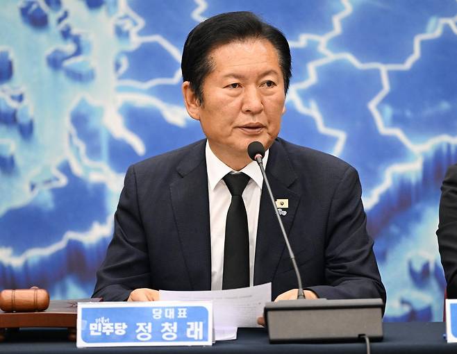 정청래 더불어민주당 대표가 12일 오전 광주 서구 치평동 김대중컨벤션센터에서 제9회 동시지방선거 이후 처음으로 열린 더불어민주당 전남·광주 현장 최고위원회의에서 발언하고 있다 2026.06.12 광주=뉴시스