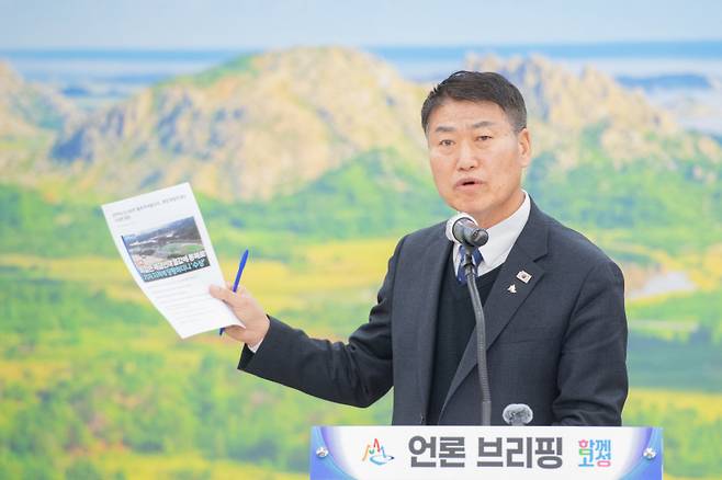 함 군수는 솔직 담백한 행정가로 손꼽힌다. 고성군의 핵심사업을 설명하는 모습
