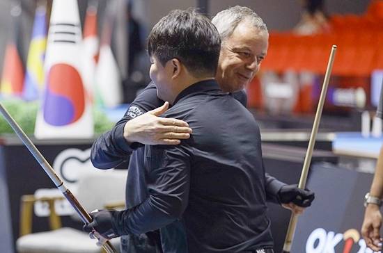 마지막 50득점을 올리며 우승을 확정지은 조명우가 야스퍼스와 포옹하고 있다. (사진=SOOP)