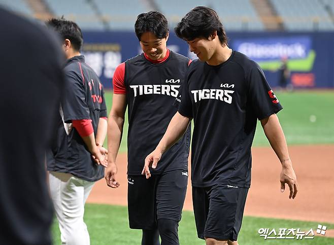 28일 오후 서울 구로구 고척스카이돔에서 열리는 '2026 신한 SOL Bank KBO리그' KIA 타이거즈와 키움 히어로즈의 경기, KIA 박재현 김도영이 훈련을 준비하고 있다. 엑스포츠뉴스 DB
