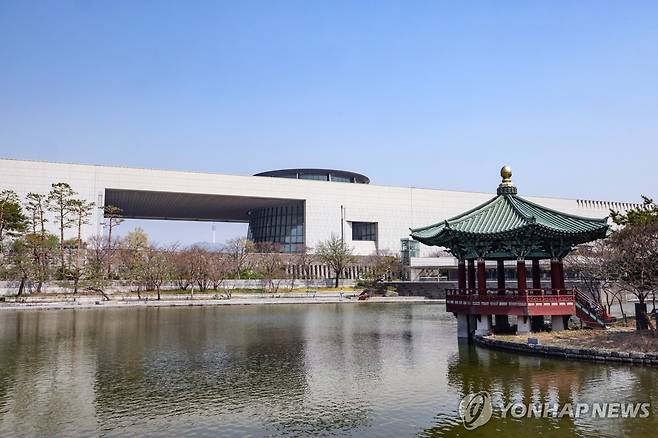 국립중앙박물관 거울못 (서울=연합뉴스) 임헌정 기자 = 2일 서울 용산구 국립중앙박물관 거울못. 2026.4.2 kane@yna.co.kr