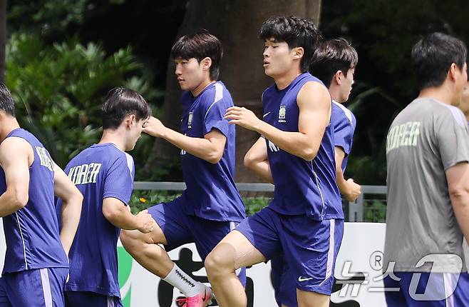 한국 축구 국가대표팀 배준호와 김태현이 15일(현지시간) 멕시코 과달라하라 인근 사포판 치바스 바예 베르데 훈련장에서 개최국 멕시코와의 월드컵 조별리그 2차전을 앞두고 훈련에 매진하고 있다. 2026.6.16 ⓒ 뉴스1 박지혜 기자