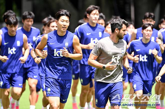 16일(한국시각) 멕시코 과달라하라 인근 사포판 월드컵대표팀 베이스캠프 훈련장 치바스 베르데 바예에서 진행된 대한민국 월드컵 대표팀의 공식 훈련. 손흥민과 선수들이 러닝을 하고 있다. 사포판(멕시코)=허상욱 기자wook@sportschosun.com/2026.06.16/
