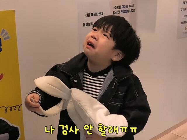 제이쓴의 아들이 치과에서 울음을 터트렸다. / 유튜브 '홍현희 제이쓴의 홍쓴TV'