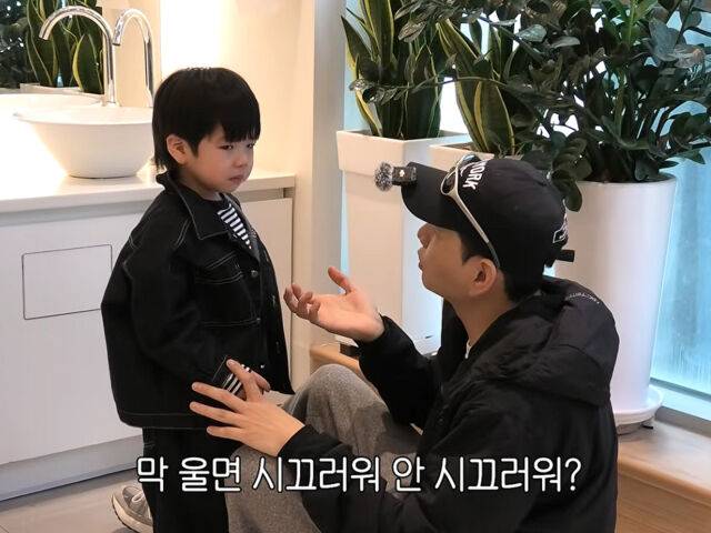 제이쓴이 떼 부리는 아들을 구석으로 데려가 훈육했다. / 유튜브 '홍현희 제이쓴의 홍쓴TV'