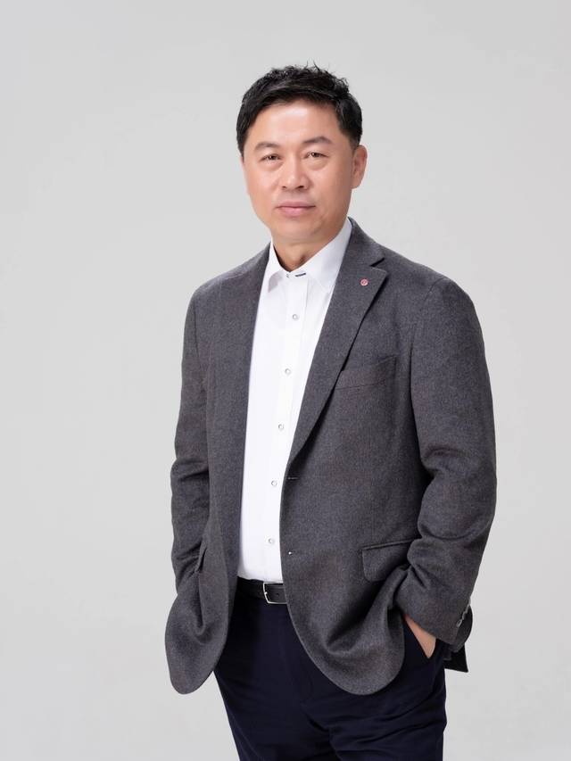 LG전자가 디지털트윈과 로봇 AI 분야 인재 채용에 나서며 스마트팩토리 사업을 확대하고 있다. 사진은 류재철 LG전자 CEO. LG전자 제공