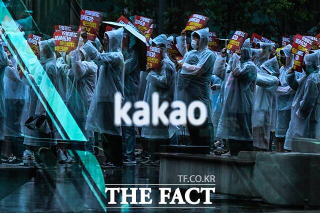 카카오의 노사 갈등이 첨예해지는 가운데, 카카오톡을 중심으로 한 인공지능(AI) 플랫폼 전환 전략에도 차질이 예상된다. /성남=남윤호 기자