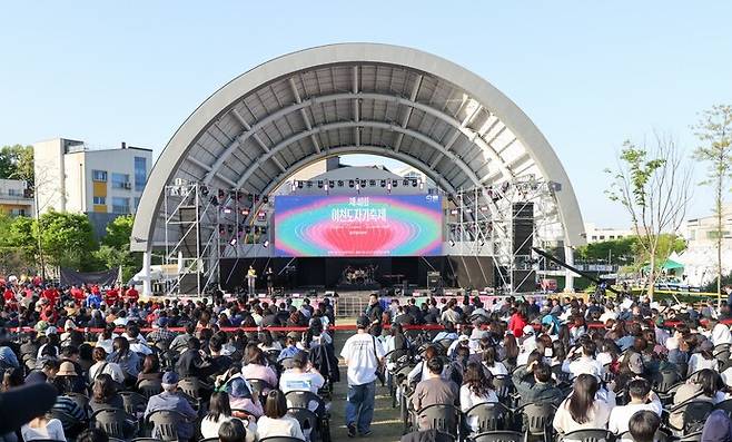 이천시가 오는 7월 7일 오후 2시부터 이천시청 1층 대회의실에서 「제40회 이천도자기축제 평가보고회 및 국제포럼」을 개최한다. 사진=이천시청