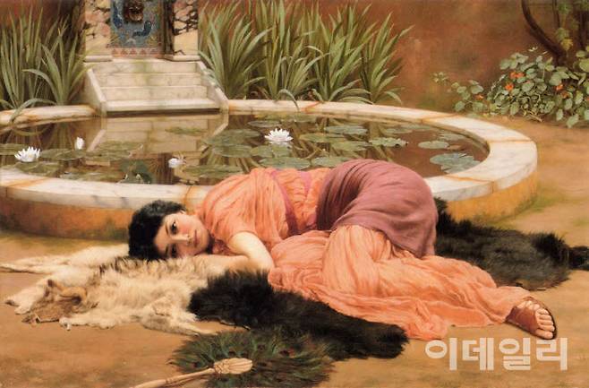 존 윌리엄 고드워드의 ‘아무것도 하지 않는 달콤함’(1904). 고드워드라는 화가와 작품을 암흑기에서 건져 올린 부활의 신호탄과 같은 그림이다. 1995년 뮤지컬계 거장 앤드루 로이드 웨버가 소더비경매에서 사들이면서 미술사에서 완전히 지워졌던 고드워드를 70년 만에 세상에 알렸다. 이후 갈수록 복잡해지고 현란해지는 현대미술에 ‘직관적으로 아름답고 편안한 위로’를 건넨 그림으로 대중에 퍼져 나가며 고드워드 작품 중 가장 유명해졌다. 캔버스에 유채, 50.8×76.2㎝. 개인소장.