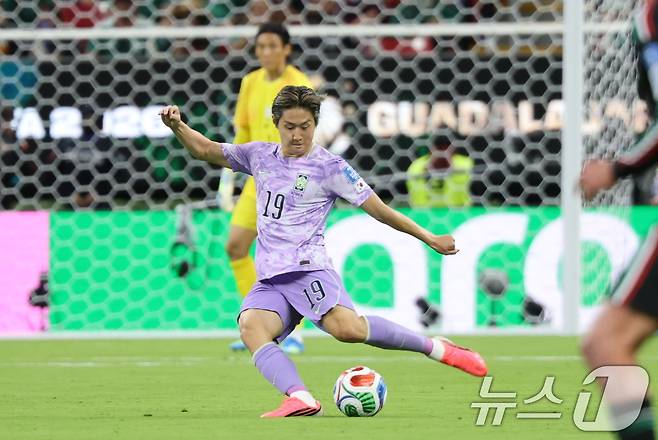 대한민국 축구국가대표팀 이강인이 18일(현지시간) 멕시코 과달라하라 스타디움에서 열린 2026 북중미 월드컵 A조 조별리그 2차전 대한민국과 멕시코의 경기에서 슈팅을 하고 있다. 2026.6.12 ⓒ 뉴스1 박지혜 기자