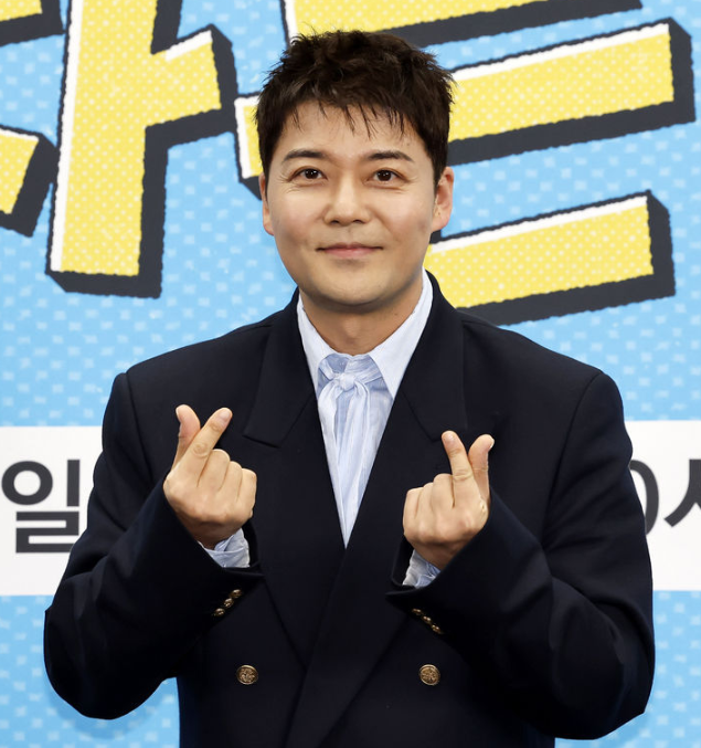 KBS '2026 FIFA 북중미 월드컵' 캐스터로 발탁돼 잠시 자리를 비운 전현무. 뉴시스