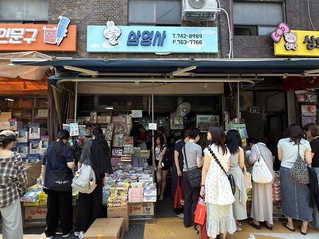 서울 종로구 동묘에 위치한 완구거리 한 가게 앞의 모습.(황민주 기자 minchu@)