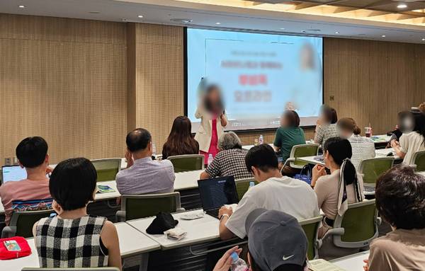 광주 송정지구 ‘부비독 부동산 사기 사건’을 벌인 유명 부동산 강사 A씨가 본인의 사회관계망서비스(SNS)에 올린 강연 사진. A씨는 강사로 얻은 유명세와 1만원의 저렴한 비용으로 1천명 가량을 모아 카톡방을 운영하며 투자자들을 끌어모았다.