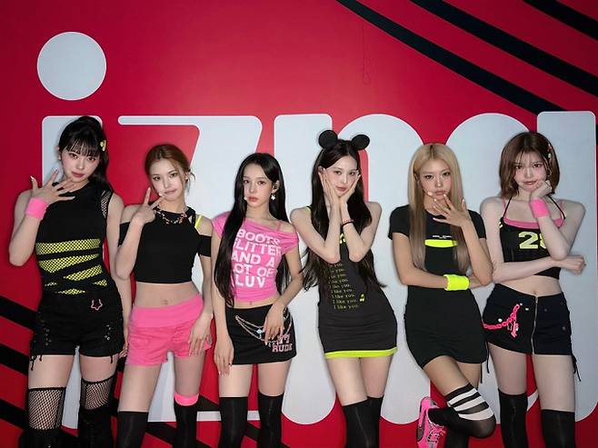 이즈나, ‘서울가요대상’서 베스트 퍼포먼스상 (제공: 웨이크원)