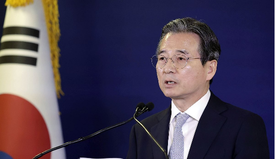 김용범 정책실장이 12일(현지 시간) 로마에 마련된 한국 프레스센터에서 한-이탈리아 비즈니스 라운지 테이블에 관한 브리핑을 하고 있다. (연합뉴스)