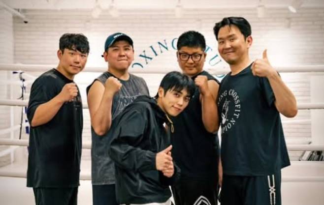 윤형빈, ONF 민균과 복싱 스파링…“아이돌이 이렇게 복싱을 잘할 일인가요?” (출처:윤형빈 인스타그램)