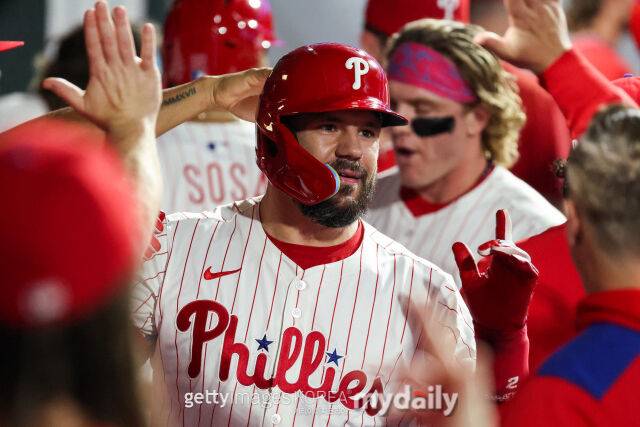 MLB 필라델피아에서 뛰고 있는 카일 슈와버는 22일 뉴욕 메츠와 홈 경기에서 시즌 29호 홈런을 3점포로 장식했다./게티이미지코리아