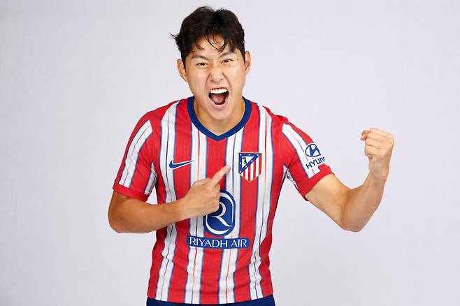 이강인의 아틀레티코 마드리드 입단을 가정해 기존 PSG 입단 사진에 AI 활용해 생성한 사진으로, 이강인의 아틀레티코 마드리드 실제 입단과는 관련이 없습니다.
