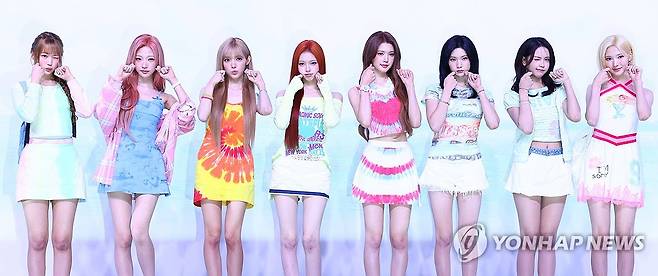 하츠투하츠, 상큼발랄 (서울=연합뉴스) 진연수 기자 = 그룹 하츠투하츠가 22일 오후 서울 용산구 블루스퀘어에서 열린 두 번째 미니앨범 '레몬 탱'(Lemon Tang) 발매 기념 쇼케이스에서 포즈를 취하고 있다. 2026.6.22 jin90@yna.co.kr