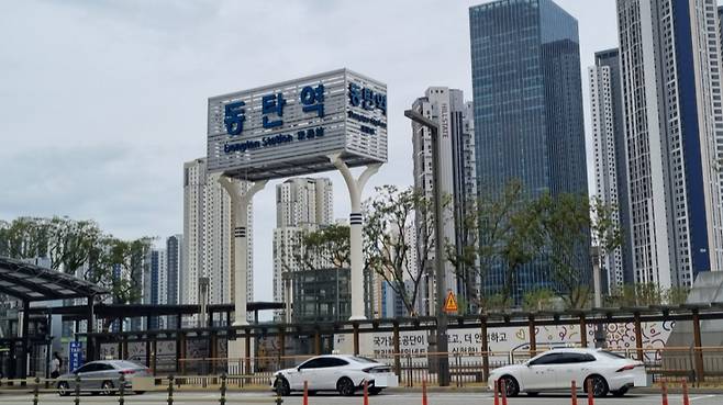 22일 오전 경기 화성시 동탄역 전경. 최근 동탄역 인근 전용면적 84㎡ 규모 아파트가 22억2500만원에 거래되면서 동탄 지역이 국내 부동산 업계의 뜨거운 감자로 떠올랐다. /사진=채태병 기자 ctb@