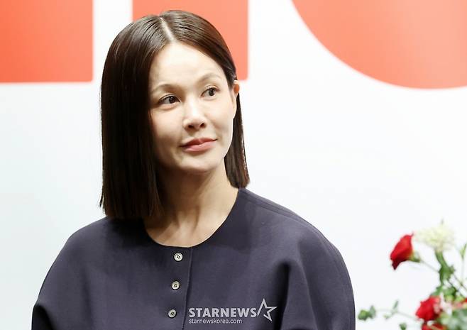 가수 겸 뮤지컬 배우 아이비가 23일 서울 중구 충무아트센터에서 진행된 뮤지컬 '시카고' 브로드웨이 공연 진출 관련 기자간담회에 참석해 질의응답을 하고 있다. /2026.06.23 /사진=김휘선 hwijpg@