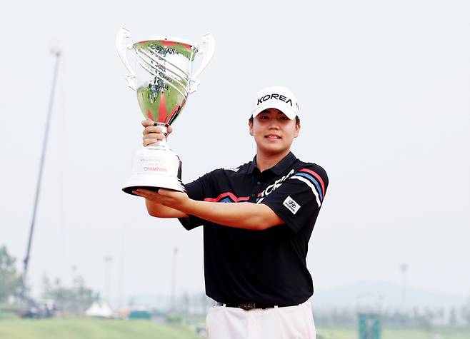 2023년 8월 아마추어 신분으로 군산CC 오픈에서 우승한 장유빈. KPGA 제공
