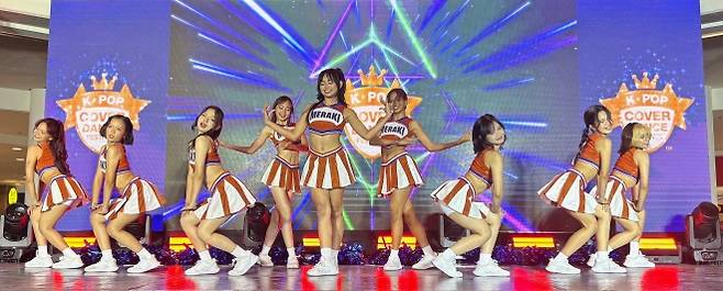 ‘2026 K팝 커버댄스 페스티벌 인 필리핀’ 에서 우승을 차지한 메라키가 공연을 하고 있다.