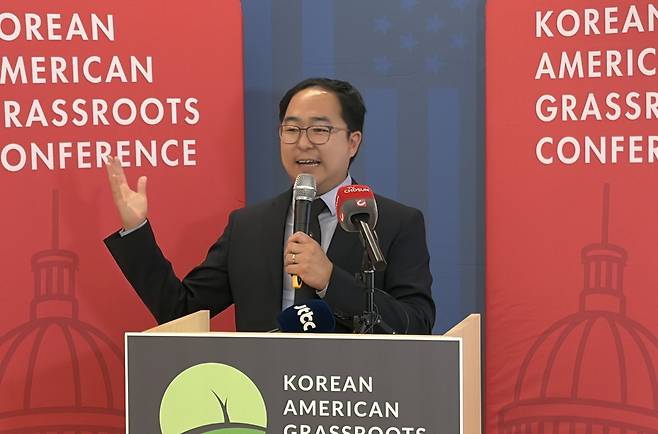 앤디 김 상원의원 (워싱턴=연합뉴스) 백나리 특파원 = 앤디 김 미 연방 상원의원이 23일(현지시간) 미 워싱턴DC에서 열린 미주한인유권자연대(KAGC) 콘퍼런스에서 연설하고 있다. 2026.6.24. nari@yna.co.kr