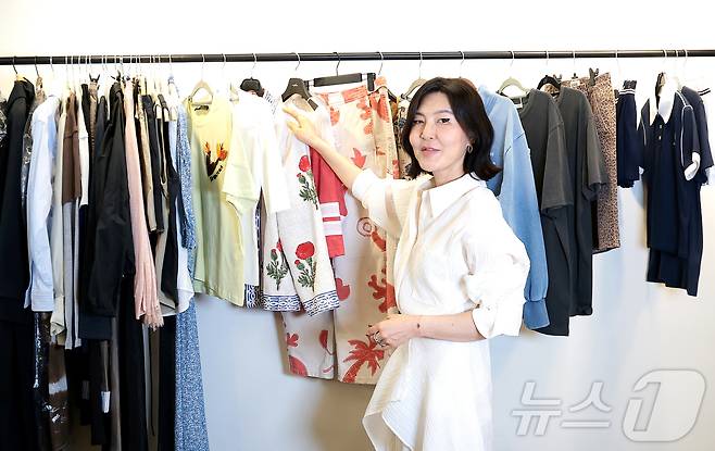 스타일리스트 한혜연이 뉴스1과의 인터뷰에서 포즈를 취하고 있다. ⓒ 뉴스1 권현진 기자