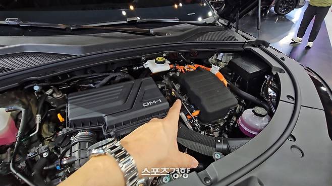BYD PHEV ‘씨라이언 6 DM-i’ 엔진룸. 사진 | 손재철기자