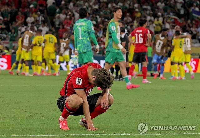 ◇ 한국 축구 대표팀 이강인이 24일(현지시간) 멕시코 몬테레이 스타디움에서 열린 2026 북중미 월드컵 A조 3차전 남아프리카공화국과의 경기에서 패배하며 조 3위를 확정한 뒤 아쉬워하고 있다. 2026.6.25 몬테레이=연합뉴스