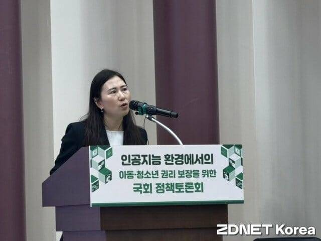 박형빈 서울교육대 윤리교육과 교수는 AI 기본법과 시행령에 아동·청소년 보호 조항이 신설 필요성을 주장했다.