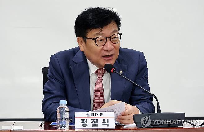 축사하는 정점식 원내대표 (서울=연합뉴스) 이동해 기자 = 국민의힘 정점식 원내대표가 1일 국회 의원회관에서 열린 '상속세 개편의 경제적 효과' 토론회에서 축사하고 있다. 2026.7.1 eastsea@yna.co.kr