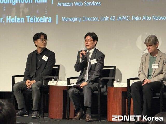 김영훈 아마존웹서비스(AWS) 한국·일본 공공정책 총괄(가운데)이 포럼 패널토론에 참석했다.